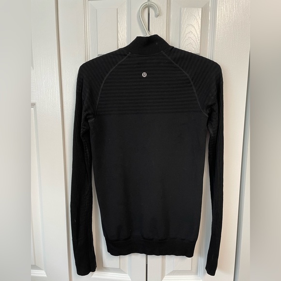 Lululemon Keep the heat 1/2 zip - Picture 5 of 5